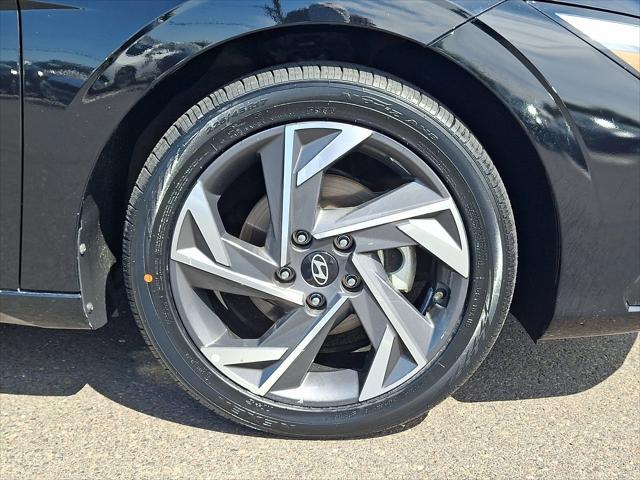 2025 Hyundai Elantra - $24,505