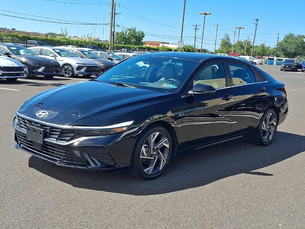 2025 Hyundai Elantra - $23,901
