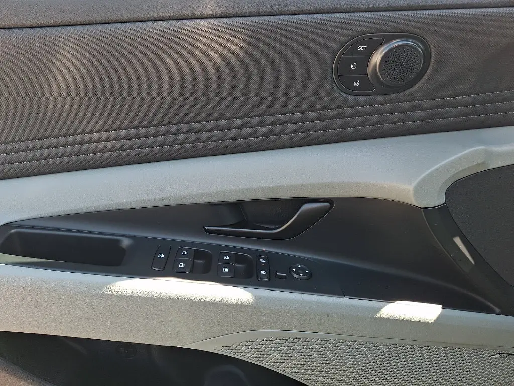 2025 Hyundai Elantra - $23,901