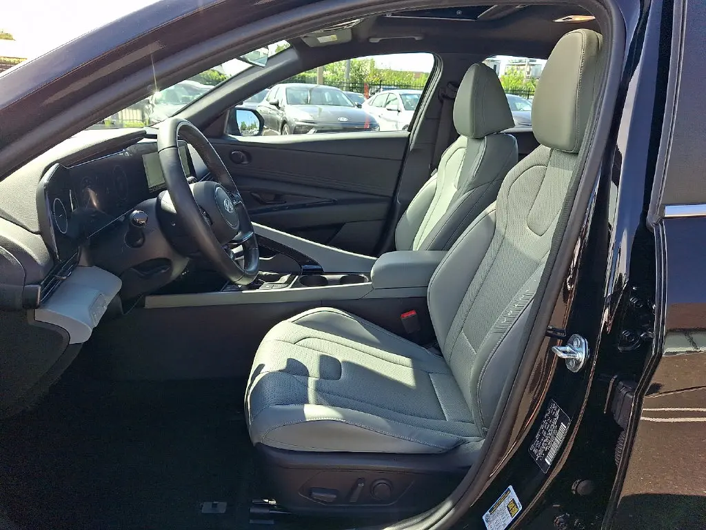 2025 Hyundai Elantra - $23,901