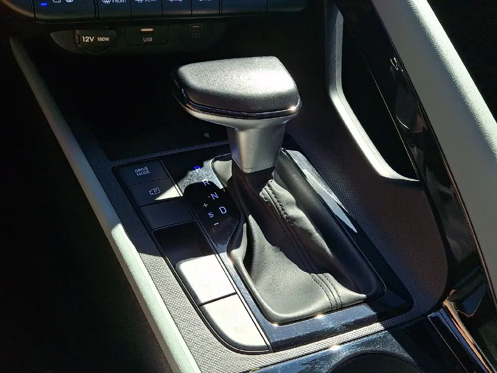 2025 Hyundai Elantra - $23,901