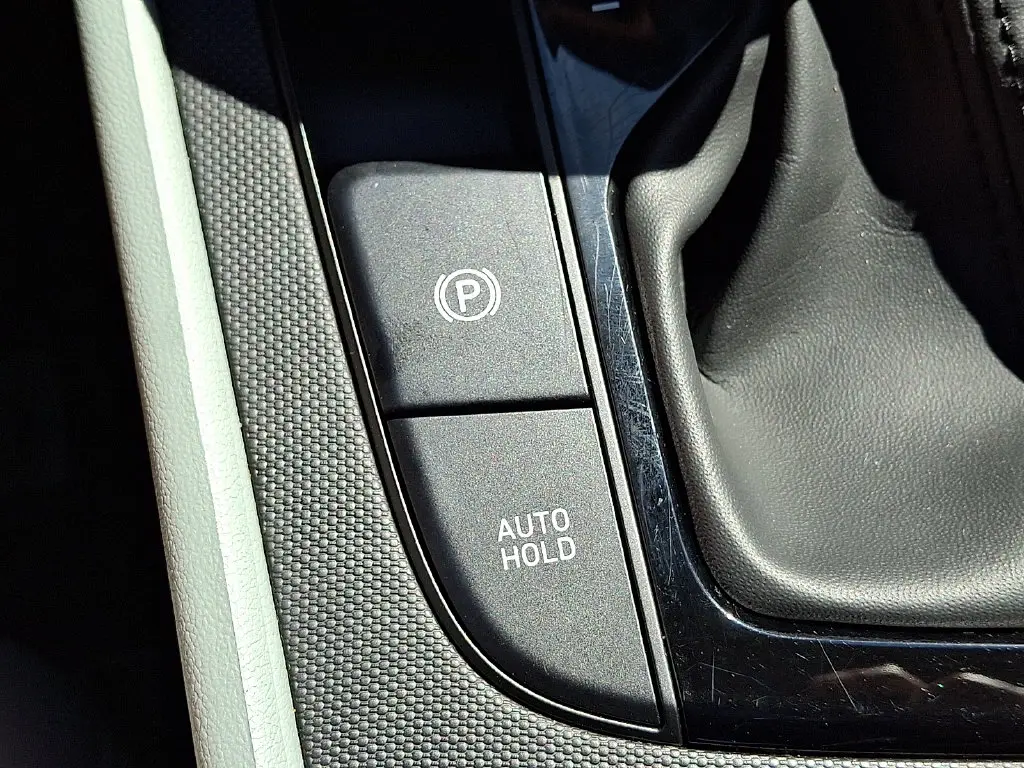 2025 Hyundai Elantra - $23,901