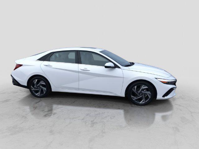 2025 Hyundai Elantra - $27,999