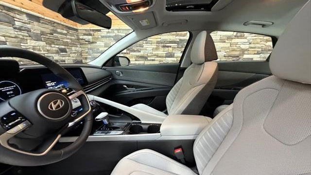 2025 Hyundai ELANTRA Hybrid Limited