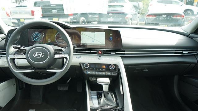 2025 Hyundai ELANTRA Hybrid Limited