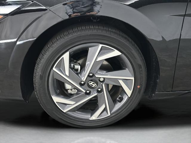 2025 Hyundai Elantra - $27,250