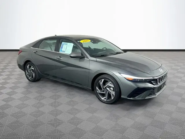 2025 Hyundai Elantra - $25,500
