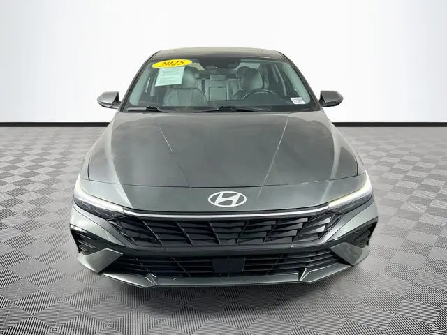 2025 Hyundai Elantra - $25,500