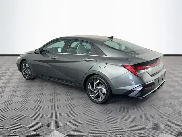 2025 Hyundai Elantra - $25,500