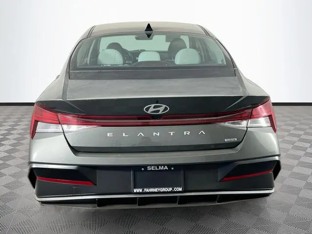 2025 Hyundai Elantra - $25,500