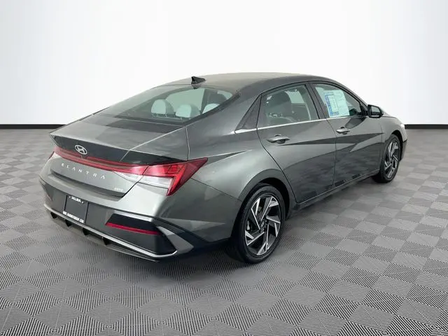 2025 Hyundai Elantra - $25,500