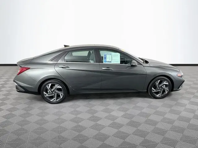 2025 Hyundai Elantra - $25,500