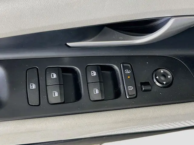 2025 Hyundai Elantra - $25,500