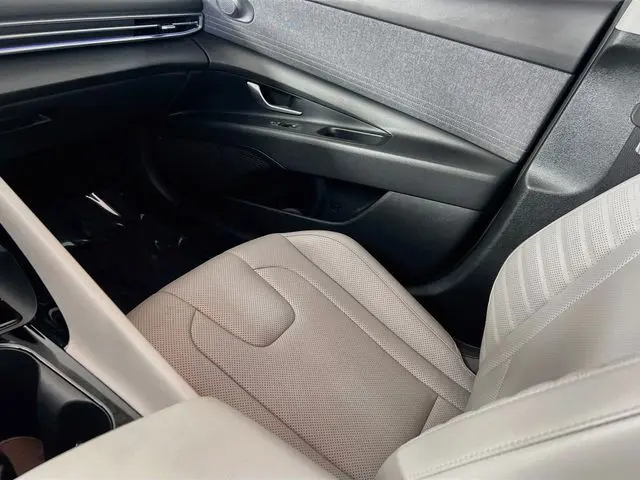 2025 Hyundai Elantra - $25,500