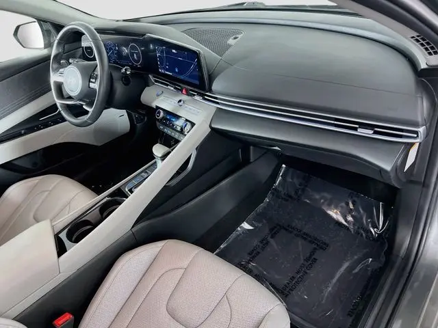 2025 Hyundai Elantra - $25,500
