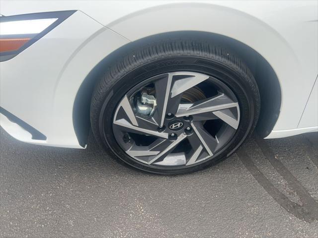 2025 Hyundai Elantra - $25,200