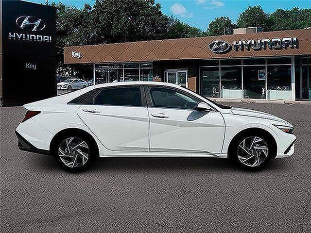 2025 Hyundai Elantra - $31,980