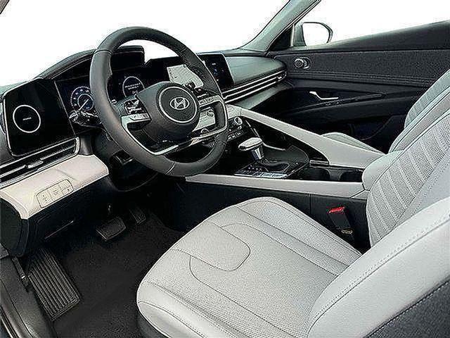 2025 Hyundai Elantra - $31,980