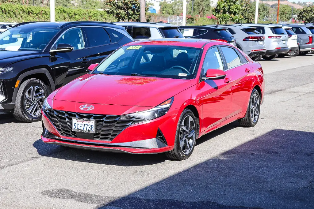 2022 Hyundai Elantra - $15,495