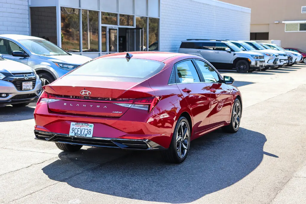 2022 Hyundai Elantra - $15,495