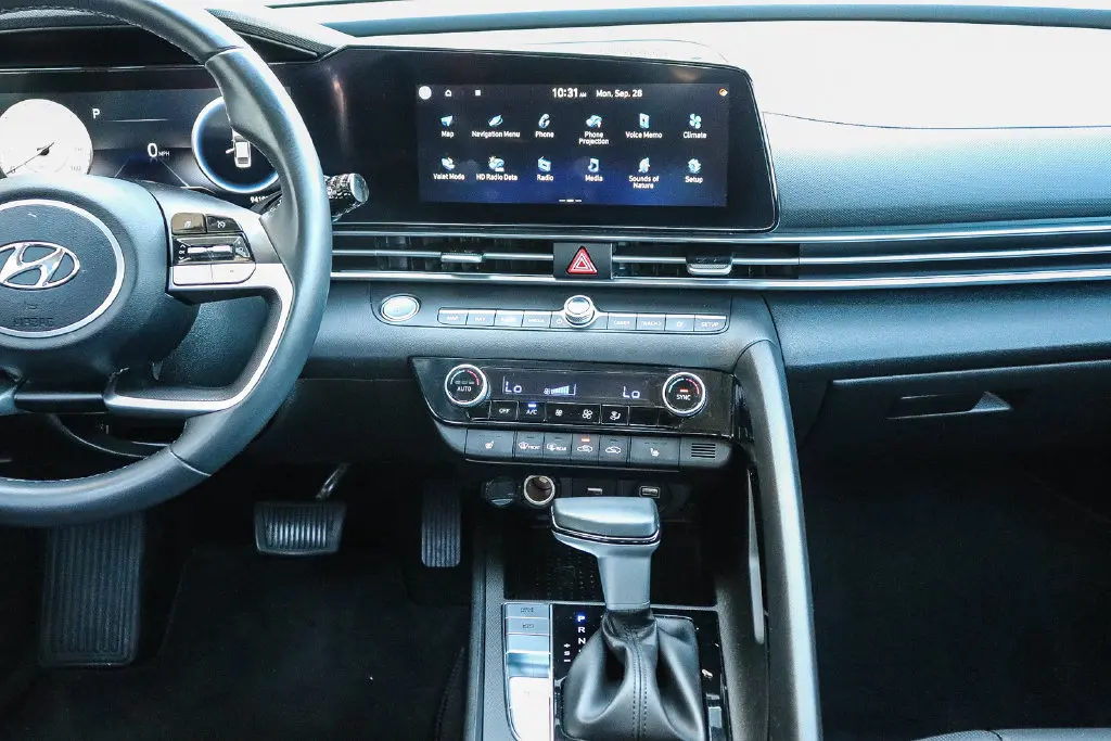 2022 Hyundai Elantra - $15,495