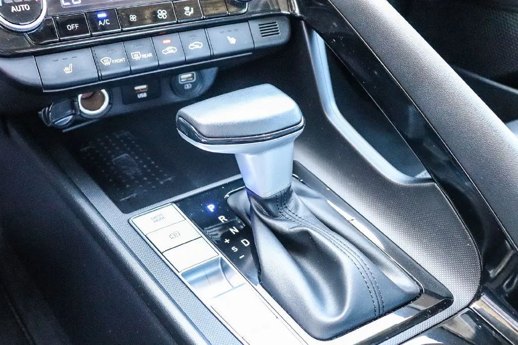 2022 Hyundai Elantra - $15,495
