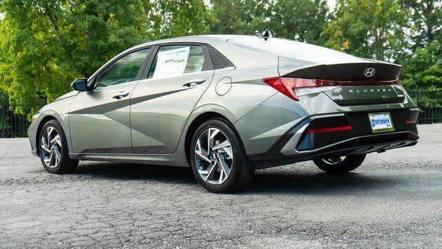 2025 Hyundai ELANTRA Limited