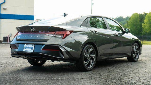 2025 Hyundai ELANTRA Limited