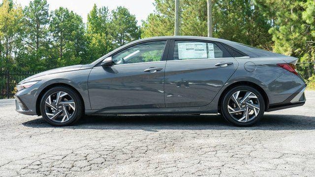 2025 Hyundai ELANTRA Limited