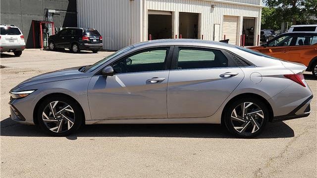 2025 Hyundai ELANTRA Limited