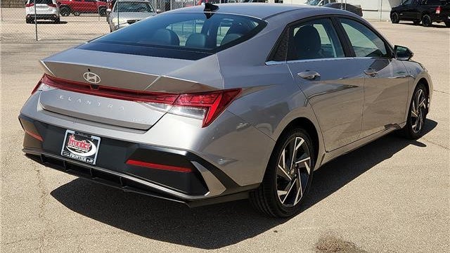 2025 Hyundai ELANTRA Limited