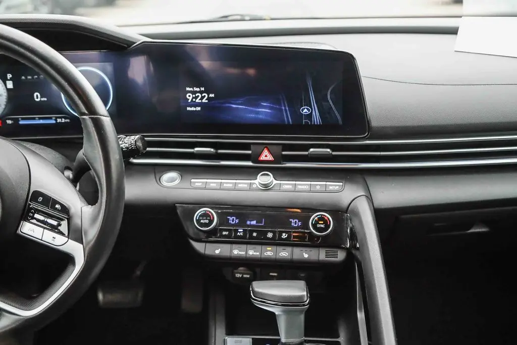 2024 Hyundai Elantra - $18,498