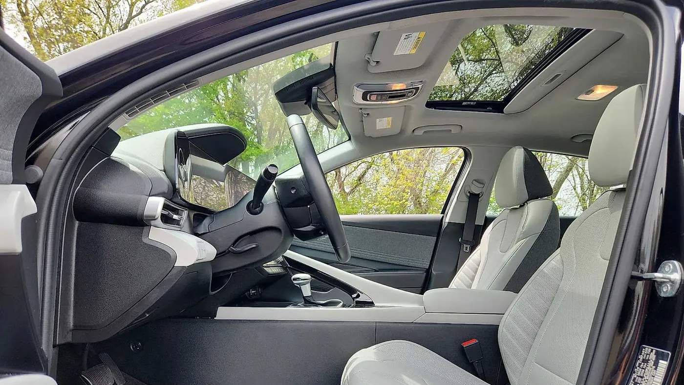 2024 Hyundai ELANTRA Limited