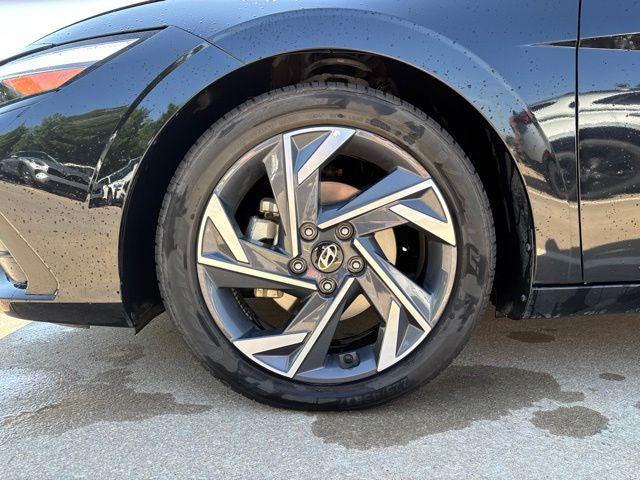 2025 Hyundai Elantra - $22,593