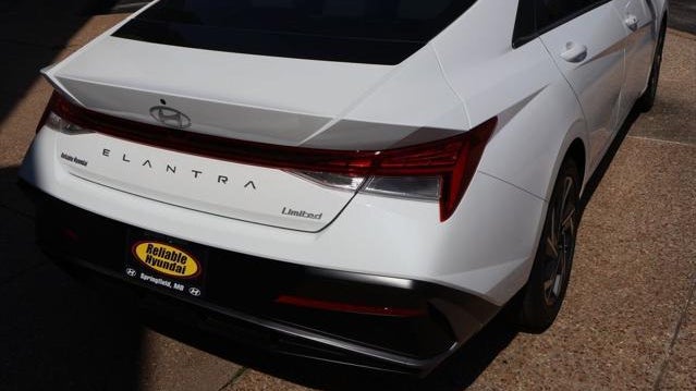 2026 Hyundai ELANTRA Limited