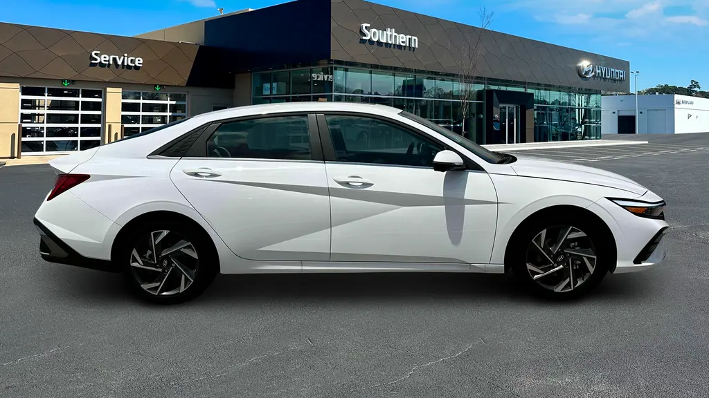 2025 Hyundai ELANTRA Limited