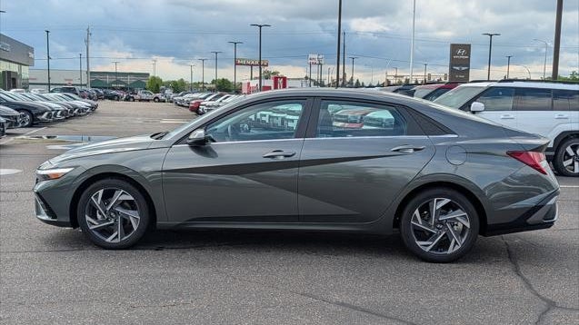 2025 Hyundai ELANTRA Limited