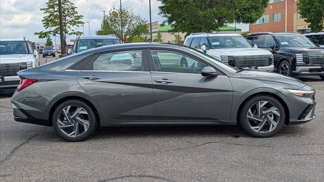 2025 Hyundai ELANTRA Limited