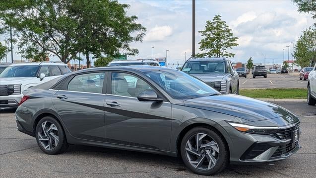 2025 Hyundai ELANTRA Limited