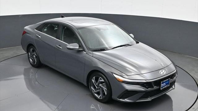 2025 Hyundai ELANTRA Limited