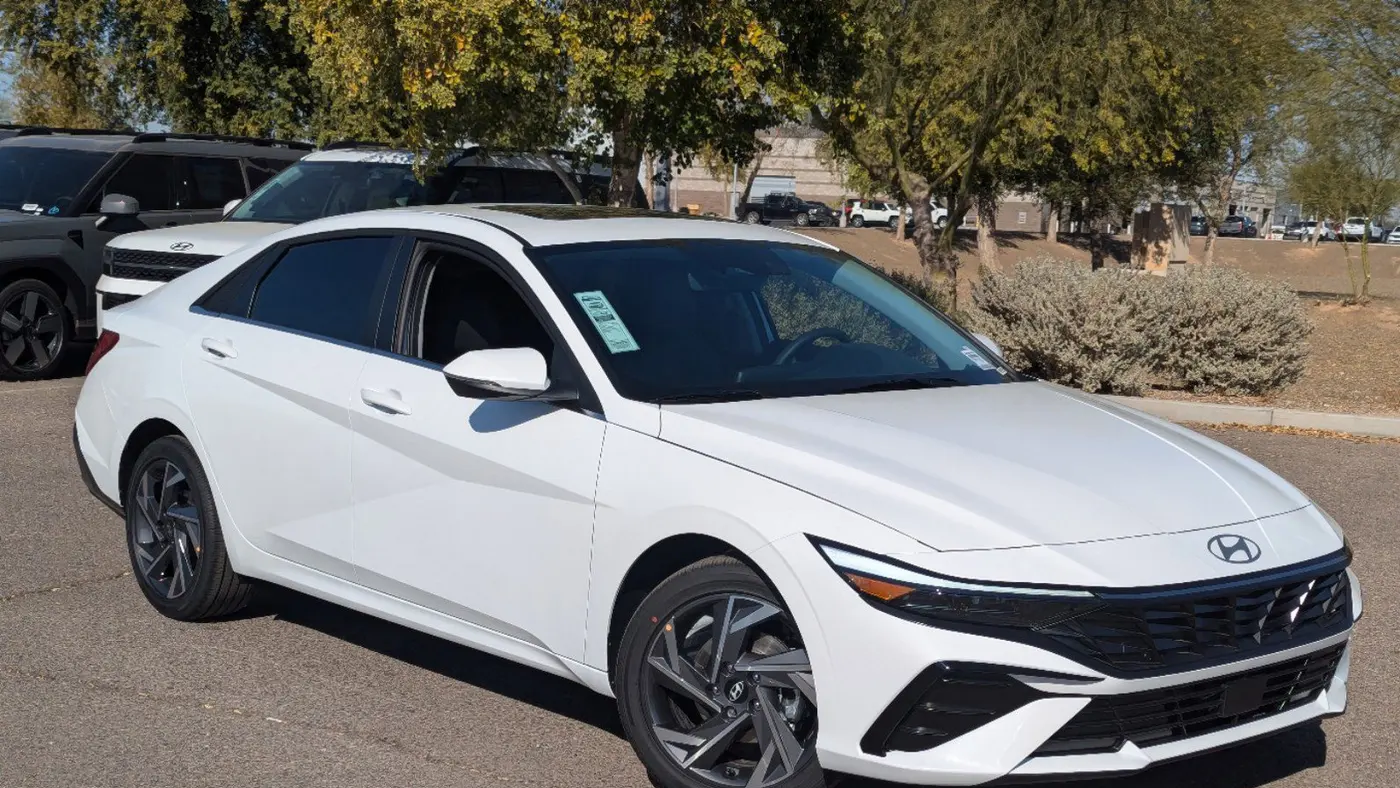 2025 Hyundai ELANTRA Limited