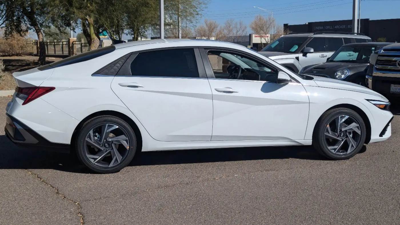 2025 Hyundai ELANTRA Limited