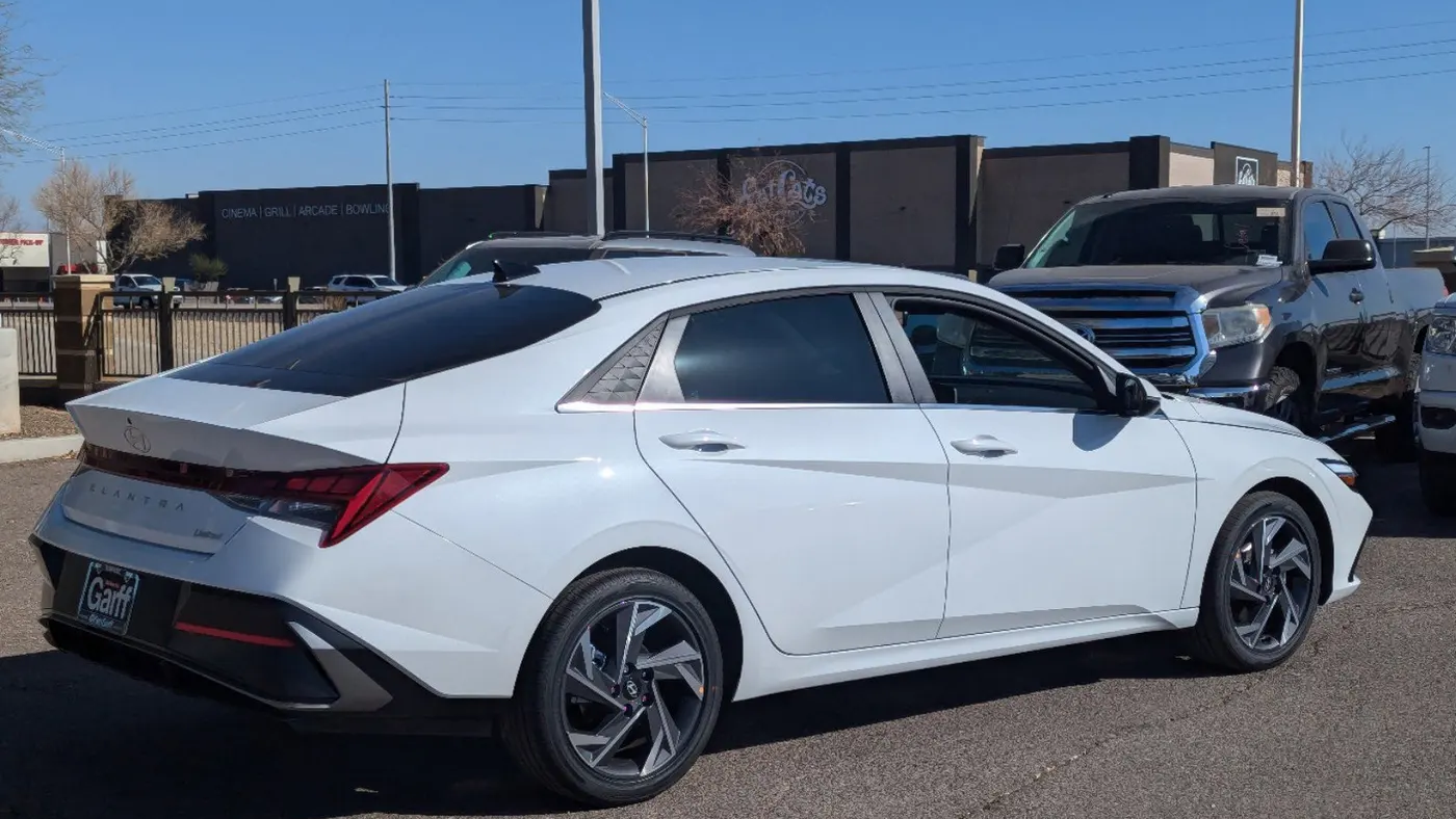 2025 Hyundai ELANTRA Limited