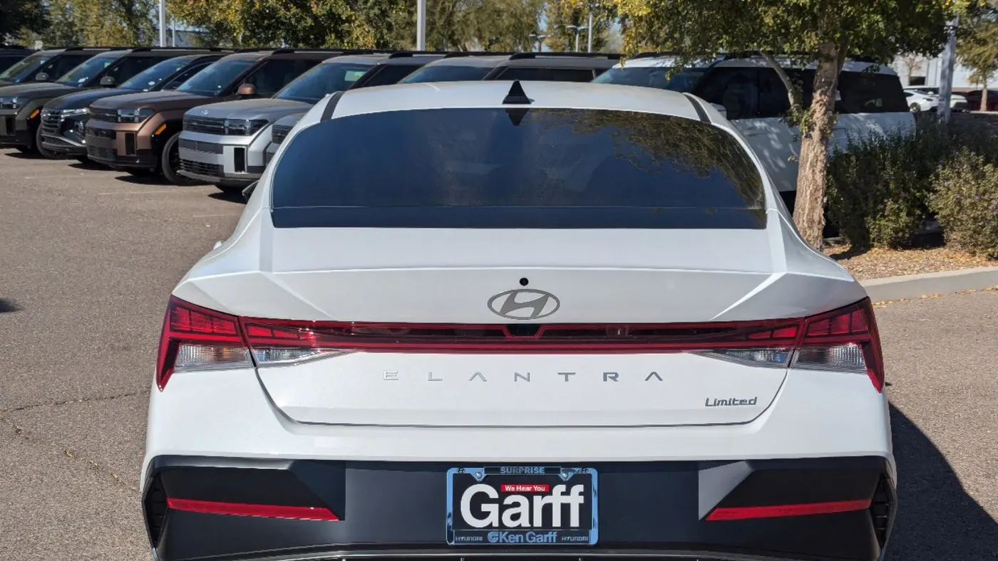 2025 Hyundai ELANTRA Limited