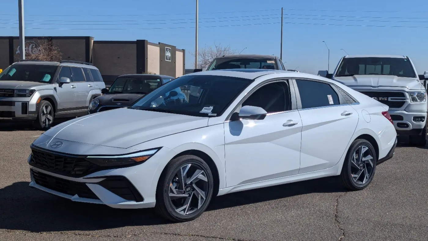 2025 Hyundai ELANTRA Limited