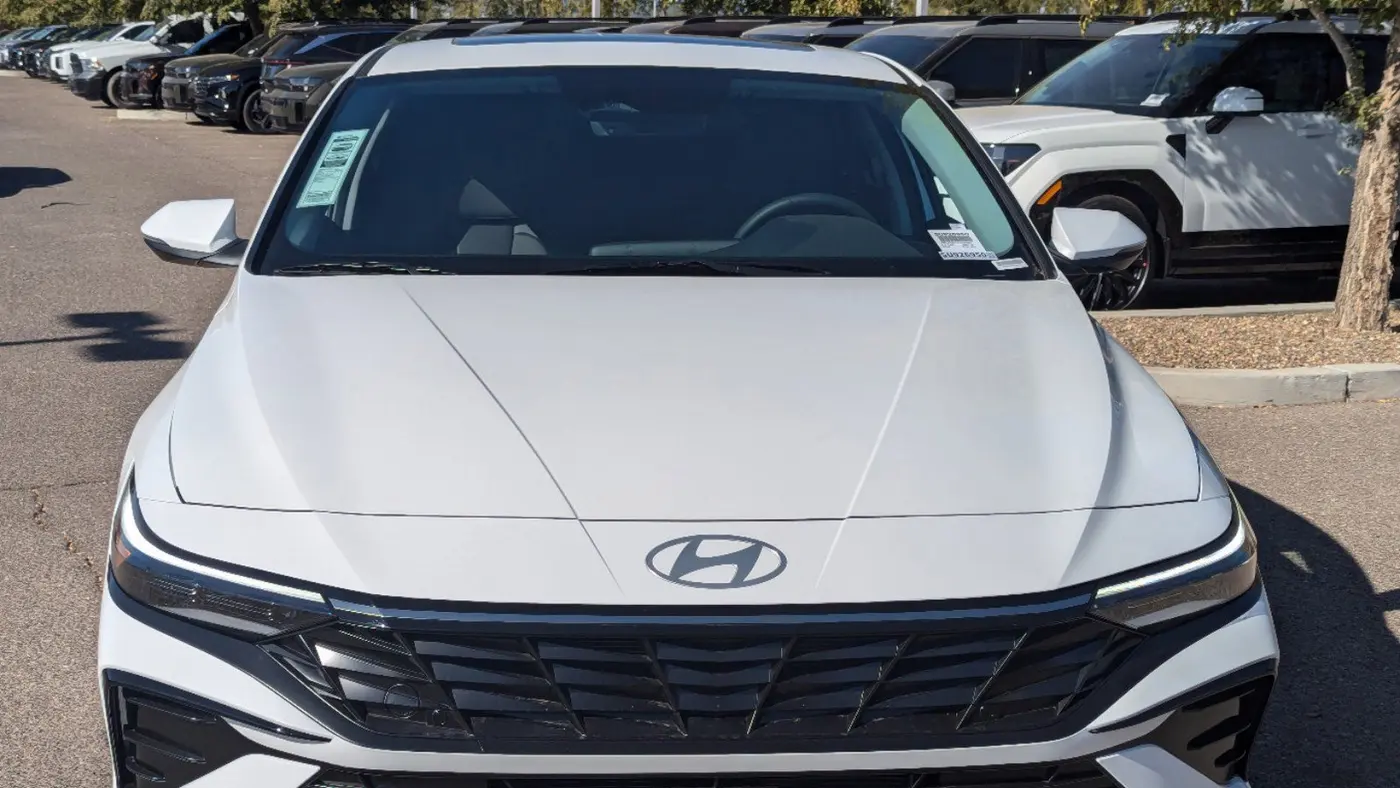 2025 Hyundai ELANTRA Limited