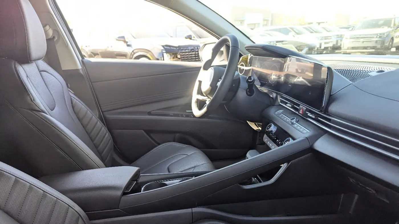 2025 Hyundai ELANTRA Limited