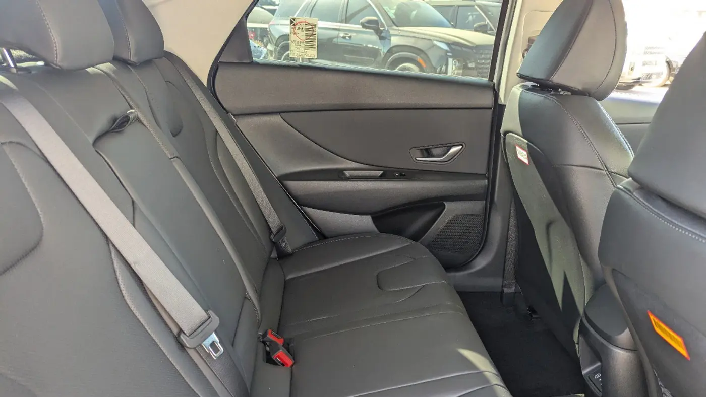 2025 Hyundai ELANTRA Limited