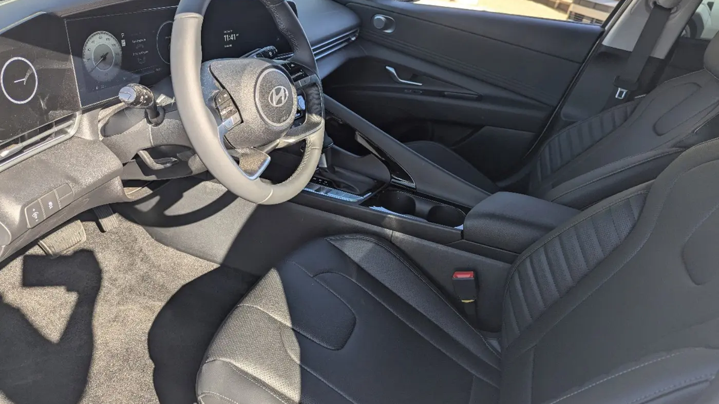 2025 Hyundai ELANTRA Limited