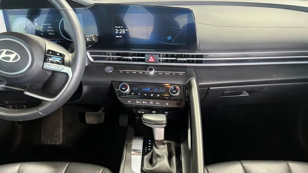 2025 Hyundai ELANTRA Limited